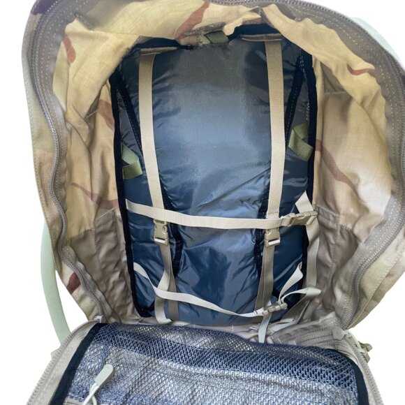 CamelBak Men’s Desert Camo Hydration Reservoir Tactical Maximum Gear Backpack - Picture 11 of 16